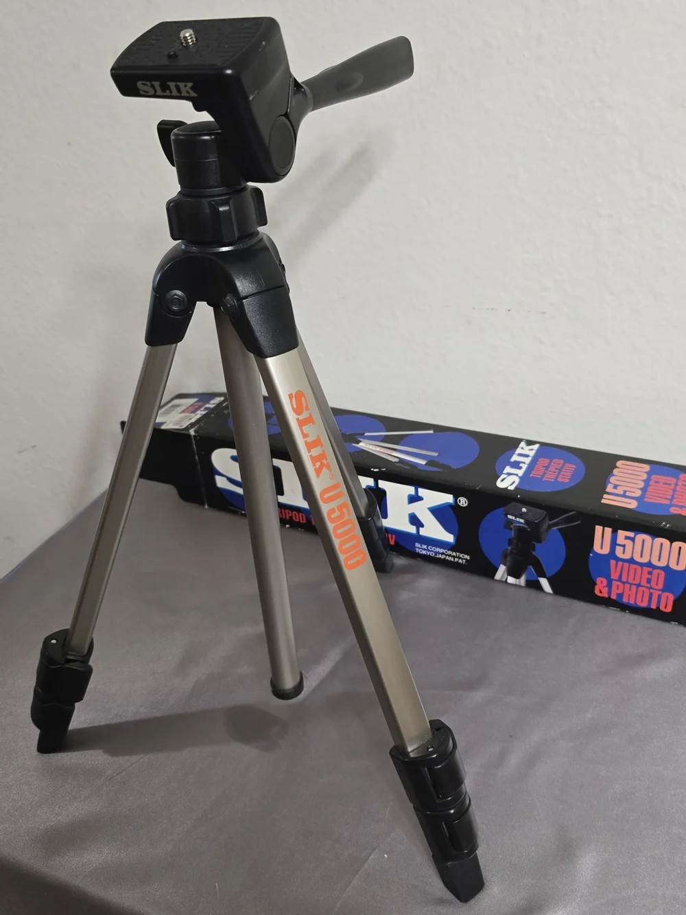 Slik U5000 Lightweight Silver and Black Camera Tripod